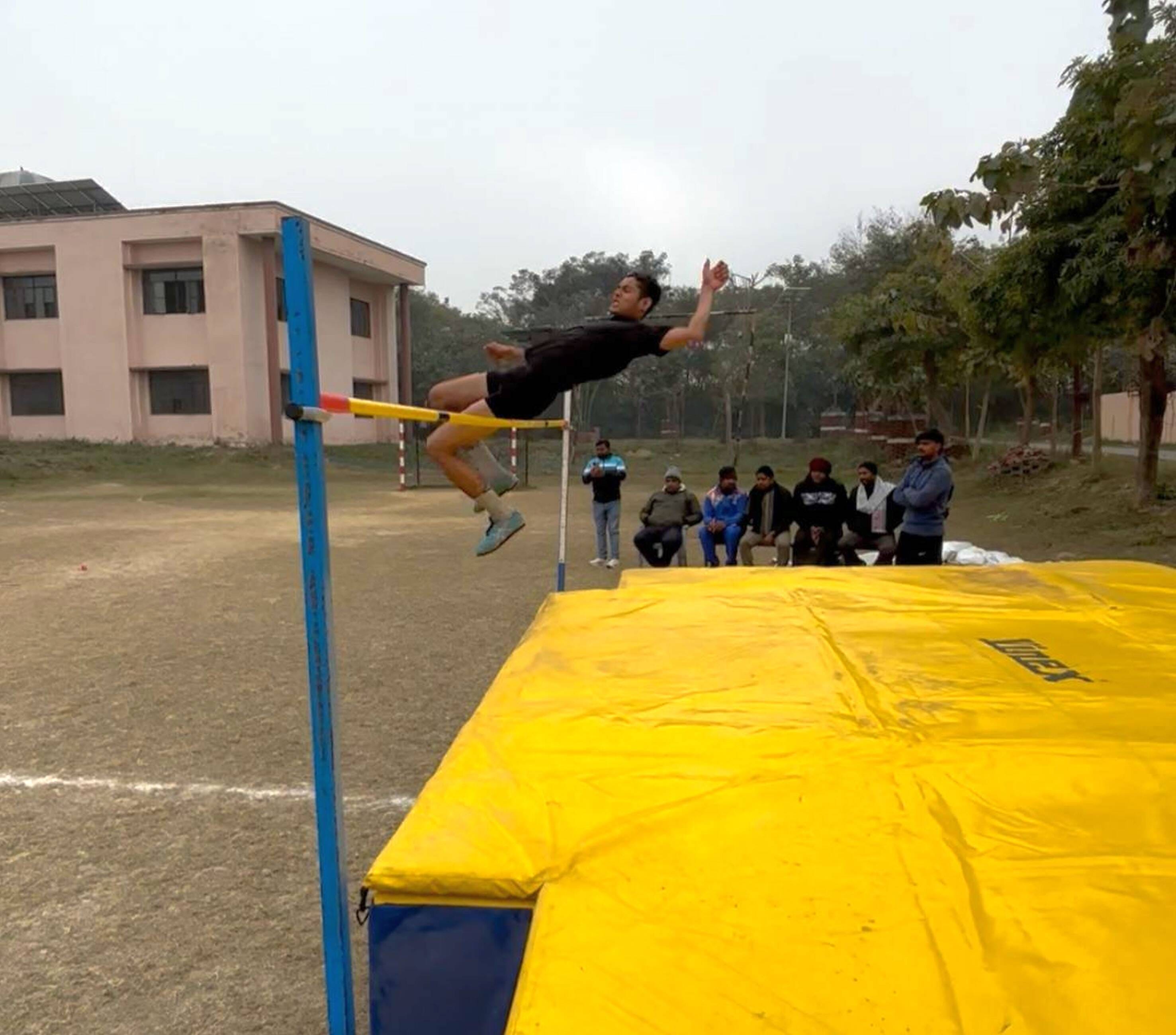 18-प्रदेश स्तरीय समन्वय सब-जूनियर बालक एथलेटिक्स प्रतियोगिता में डाभासेमर स्टेडिय में आयोजित दौ