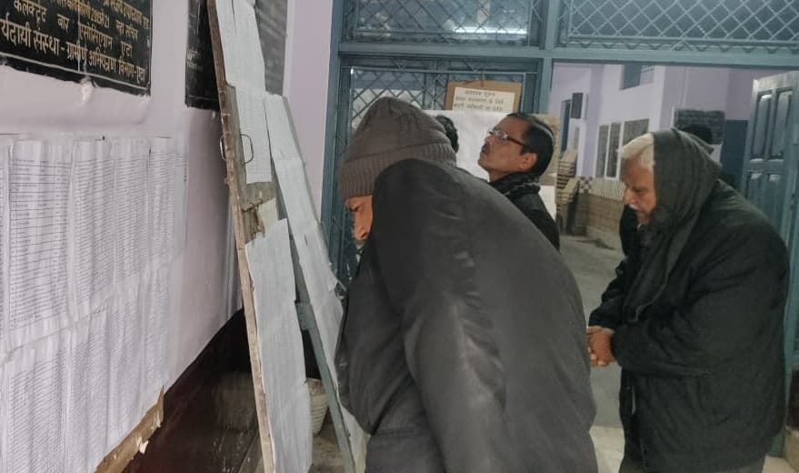 अलीगंज बार एसोसिएशन के नवनिर्वाचित पदाधिकारियों को प्रमाणपत्र देते एल्डर्स कमेटी के पदाधिकार अलीगंज बार एसोसिएशन के नवनिर्वाचित पदाधिकारियों को प्रमाणपत्र देते एल्डर्स कमेटी के पदाधिकार