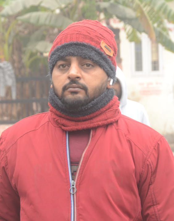कोहरे के दौरान धीमी गति से संचालन कर रही रोडवेज की बस। संवाद कोहरे के दौरान धीमी गति से संचालन कर रही रोडवेज की बस। संवाद