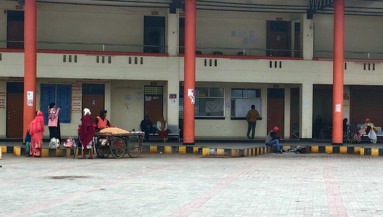 मेडिकल कॉलेज के ओपीडी हॉल में पसरा सन्नाटा। संवाद मेडिकल कॉलेज के ओपीडी हॉल में पसरा सन्नाटा। संवाद