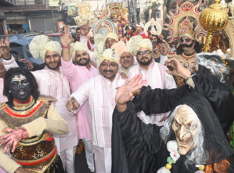 मेरठ..कंवलजीत..श्री राधा गोविन्द शयन आरती पारिकर द्वारा भगवान भोलेनाथ के विवाह कार्यक्रम के दौर