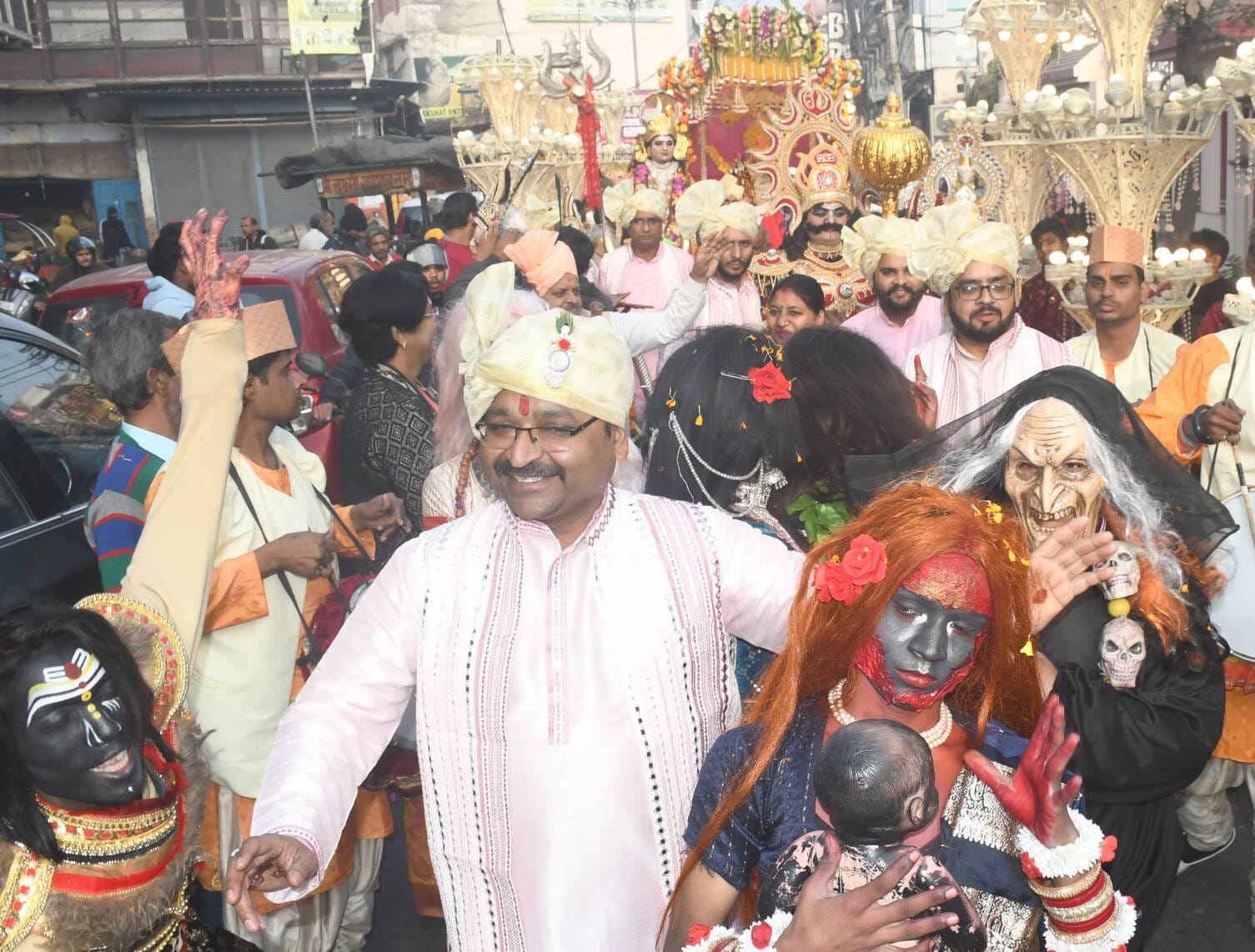मेरठ..कंवलजीत..श्री राधा गोविन्द शयन आरती पारिकर द्वारा भगवान भोलेनाथ के विवाह कार्यक्रम के दौर