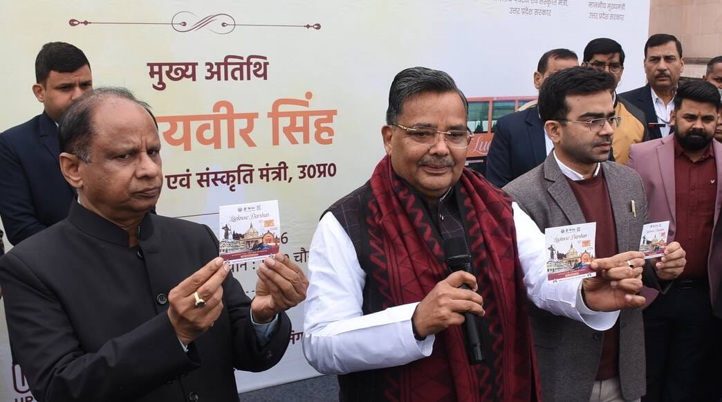 पर्यटन एवं संस्कृति मंत्री ने मंगलवार को 1090 चौराहे से लखनऊ दर्शन इलेक्ट्रिक डबल डेकर बस को हर पर्यटन एवं संस्कृति मंत्री ने मंगलवार को 1090 चौराहे से लखनऊ दर्शन इलेक्ट्रिक डबल डेकर बस को हर