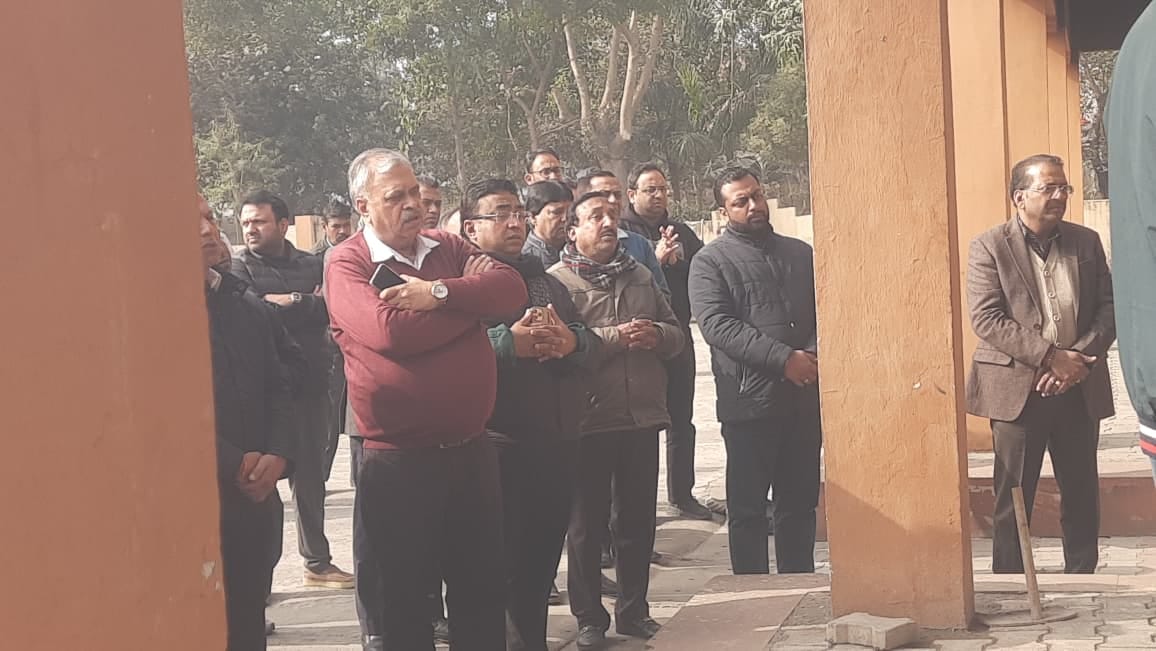  विलाप करती वंशिका की बेटी व अन्य परिजन। संवाद