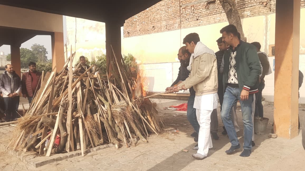  विलाप करती वंशिका की बेटी व अन्य परिजन। संवाद