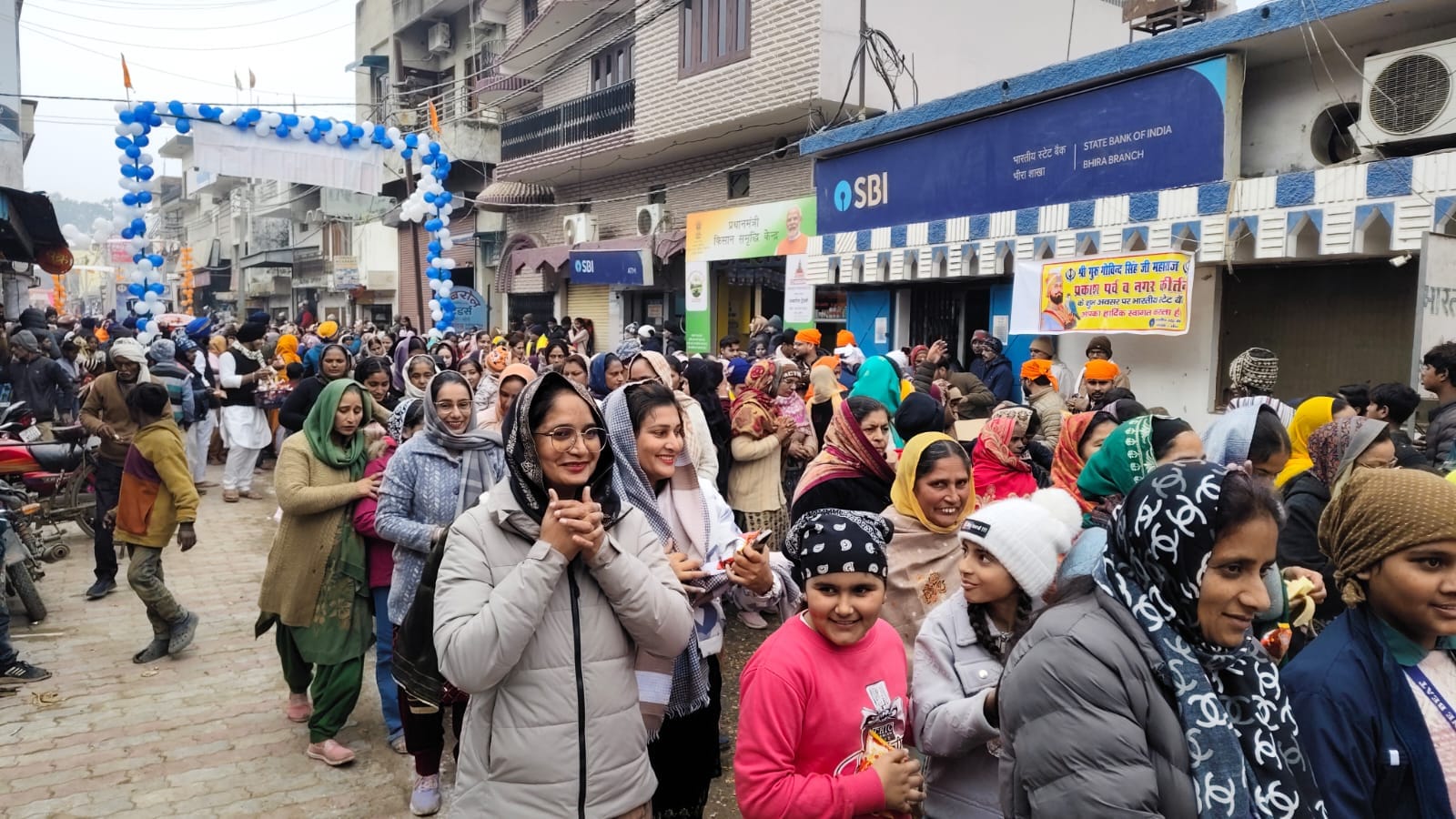 भीरा में निकाला जा रहा नगर कीर्तन। संवाद