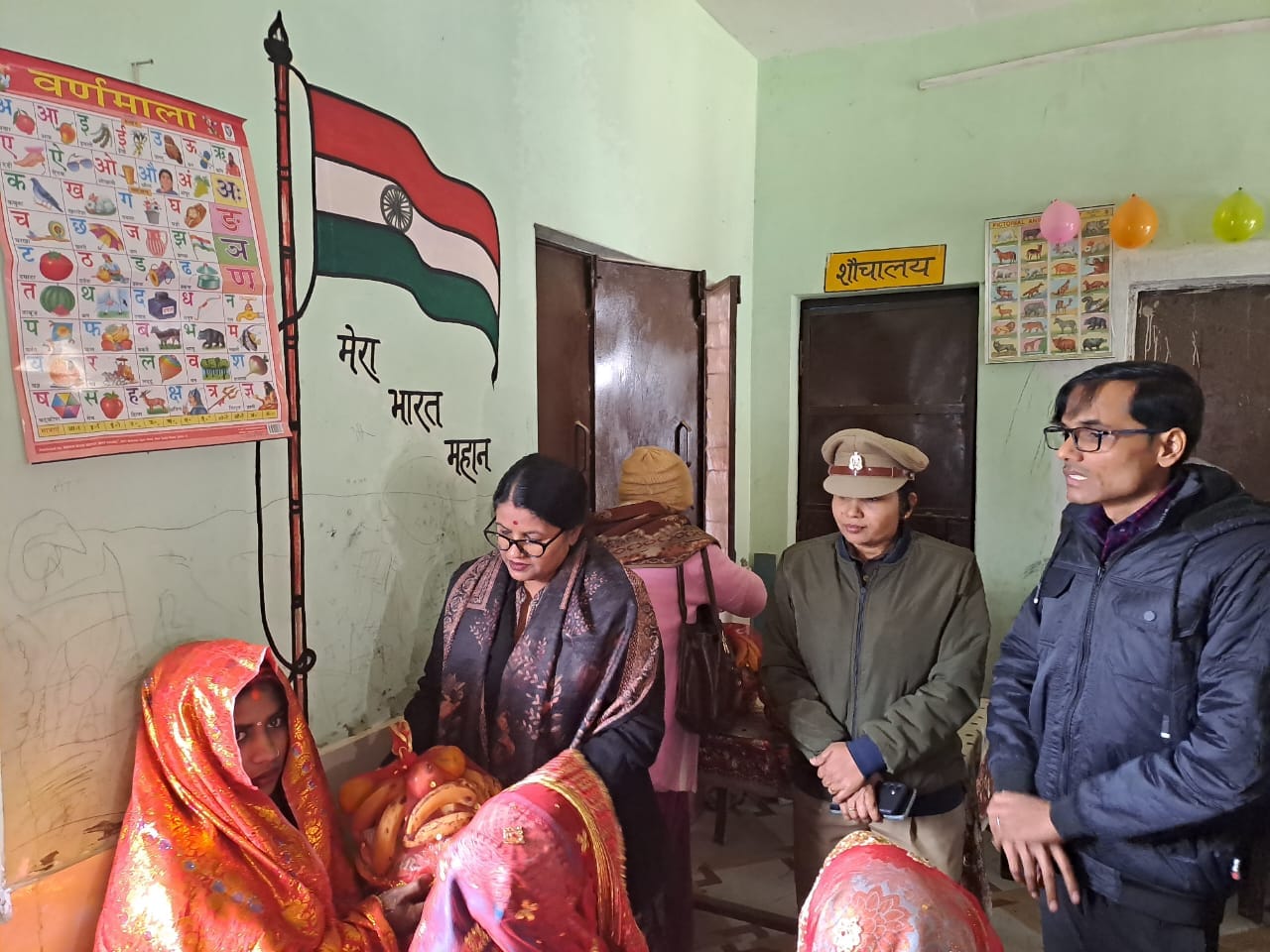 बेलहर ब्लाॅक सभागार में जन सुनवाई के लिए बैठी राज्य महिला आयोग की सदस्य-संवाद बेलहर ब्लाॅक सभागार में जन सुनवाई के लिए बैठी राज्य महिला आयोग की सदस्य-संवाद