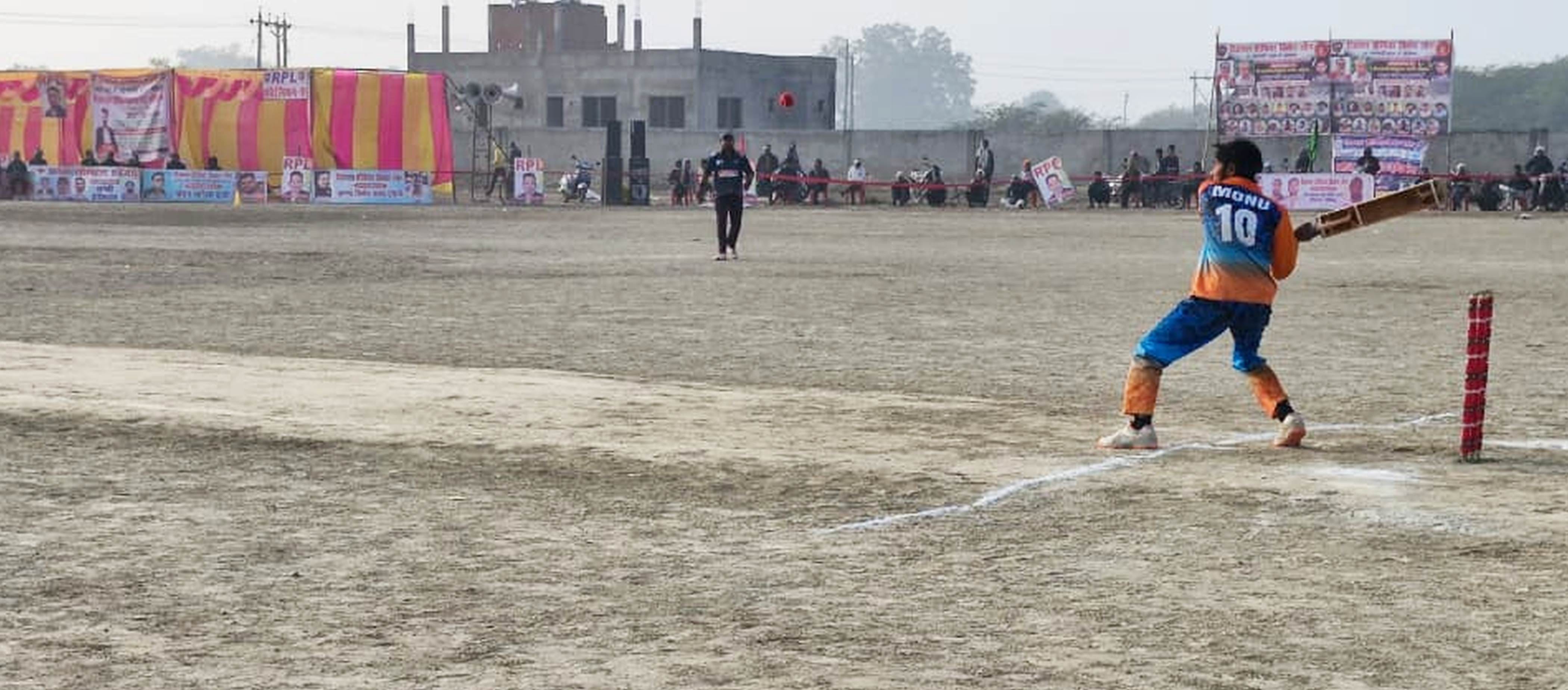 फोटो-32-मैच में शॉट लगाता बल्लेबाज। संवाद फोटो-32-मैच में शॉट लगाता बल्लेबाज। संवाद