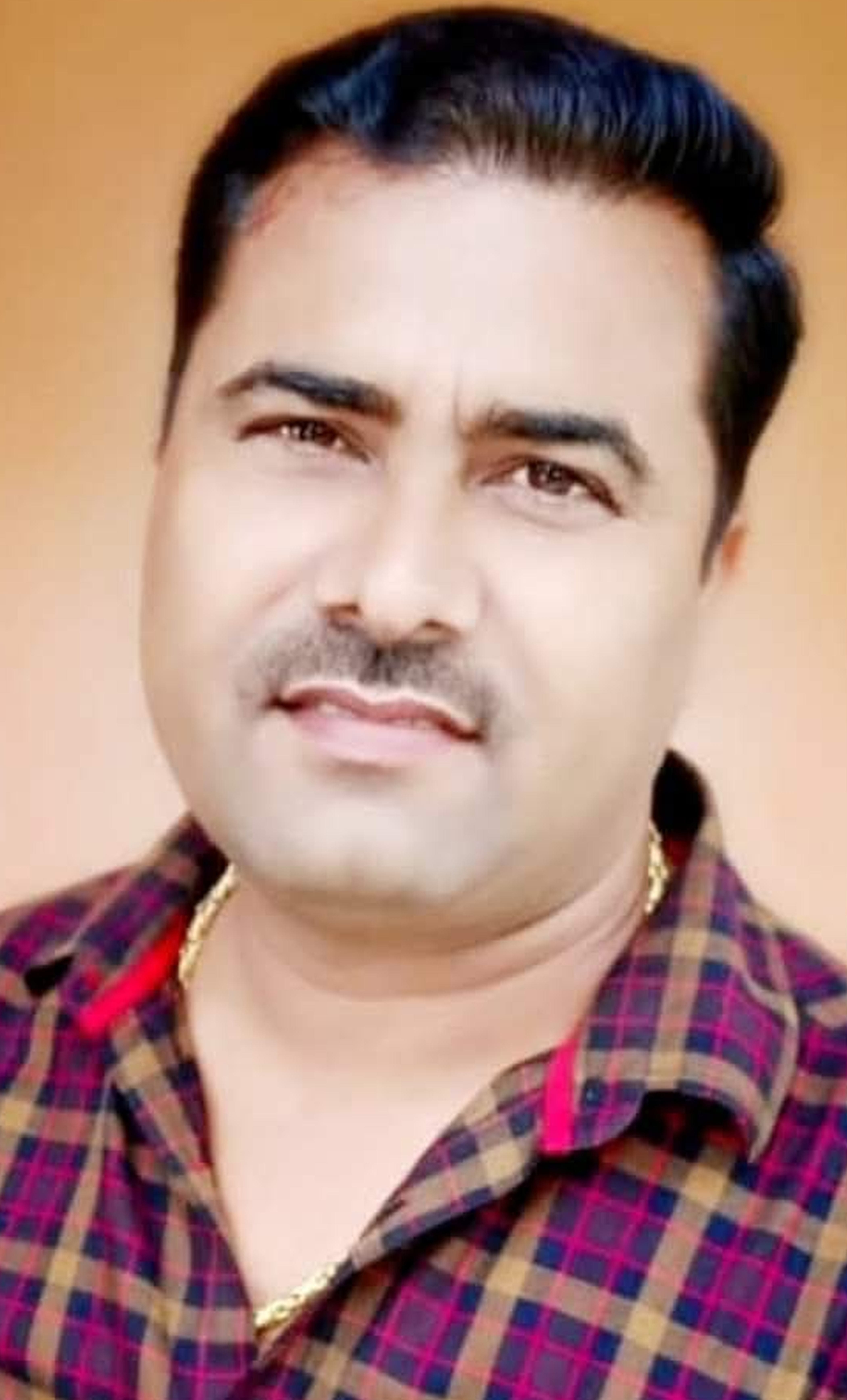 फाेटो-39-ईंट भट्ठे पर संपत्ति जब्तीकरण का बोर्ड लगाती पुलिस। संवाद फाेटो-39-ईंट भट्ठे पर संपत्ति जब्तीकरण का बोर्ड लगाती पुलिस। संवाद