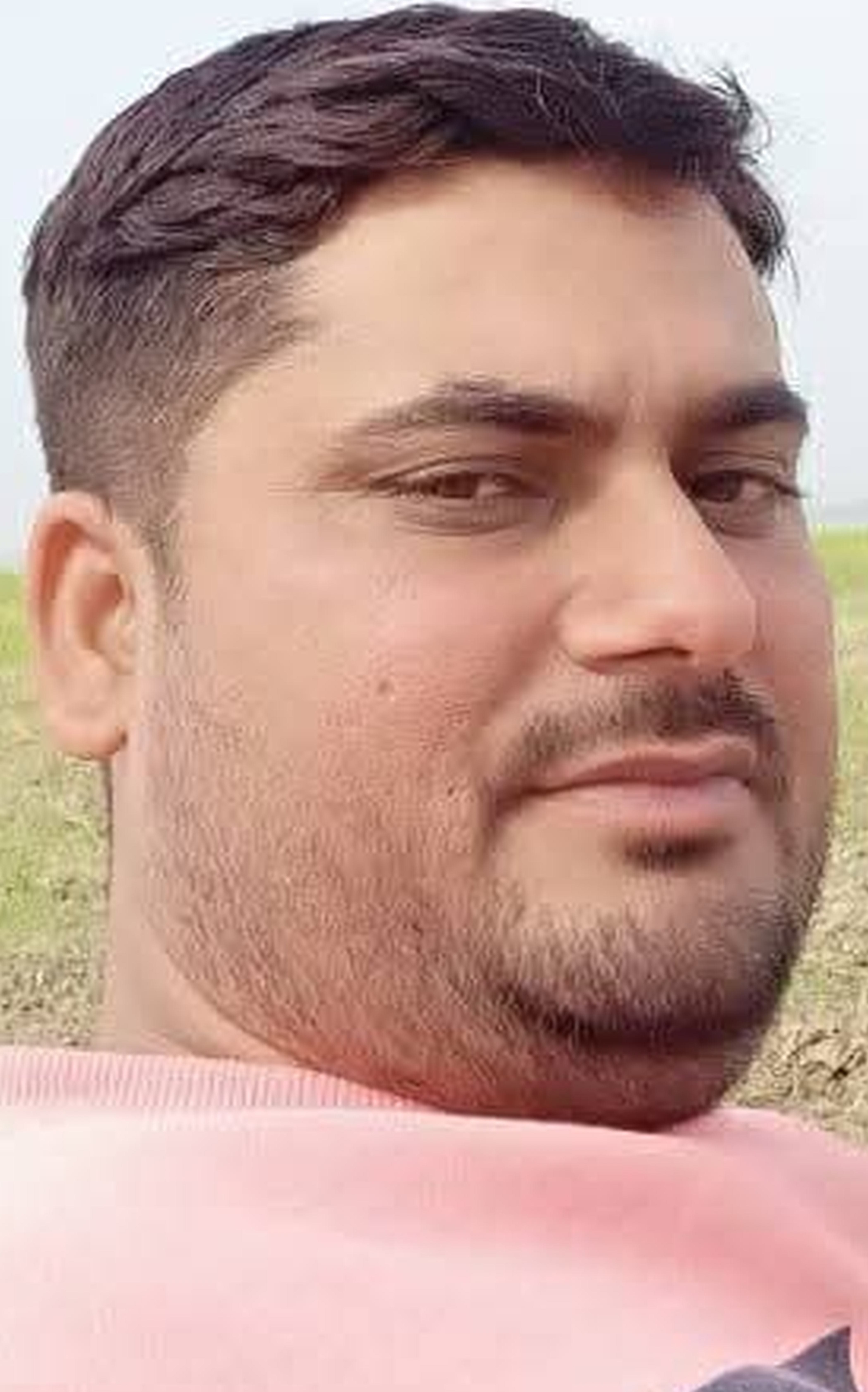 फाेटो-39-ईंट भट्ठे पर संपत्ति जब्तीकरण का बोर्ड लगाती पुलिस। संवाद फाेटो-39-ईंट भट्ठे पर संपत्ति जब्तीकरण का बोर्ड लगाती पुलिस। संवाद