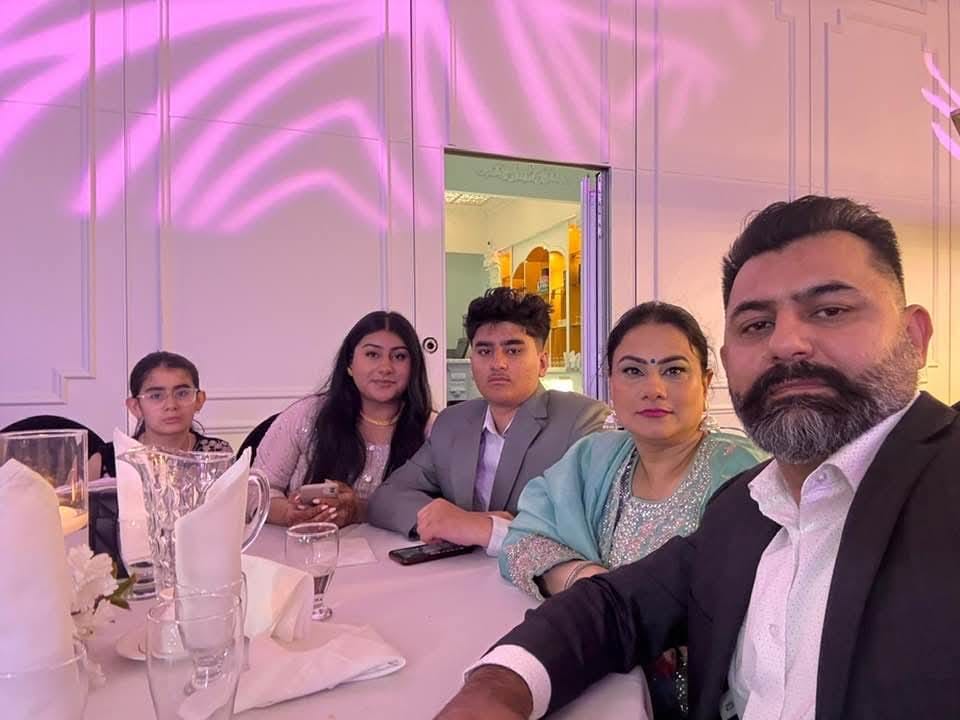 जाम्बिया में रह रहे लखीमपुर खीरी के गांव सेमरा के मूल निवासी रजनीश वर्मा व उनकी पत्नी श्वेता अ जाम्बिया में रह रहे लखीमपुर खीरी के गांव सेमरा के मूल निवासी रजनीश वर्मा व उनकी पत्नी श्वेता अ