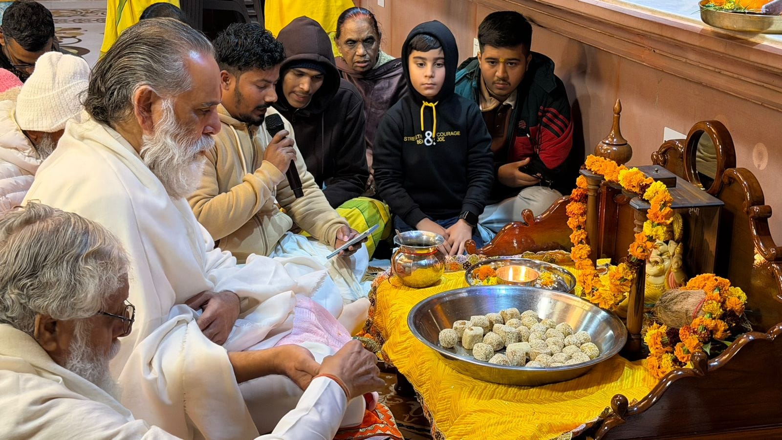 कुरुक्षेत्र। सकट चतुर्थी पर गणेश जी की पूजा अर्चना करते स्वामी ज्ञानानंद। विज्ञप्ति कुरुक्षेत्र। सकट चतुर्थी पर गणेश जी की पूजा अर्चना करते स्वामी ज्ञानानंद। विज्ञप्ति