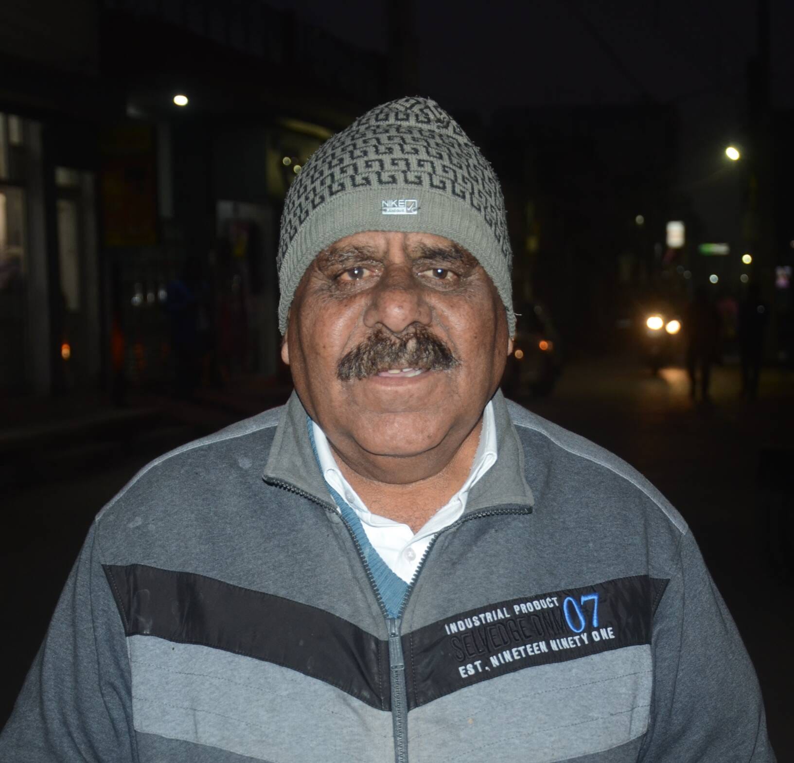 महेश नगर स्थित शास्त्री नगर में नाले के ऊपर से गुजर रही प्लास्टिक की पेयजल लाइन। संवाद महेश नगर स्थित शास्त्री नगर में नाले के ऊपर से गुजर रही प्लास्टिक की पेयजल लाइन। संवाद