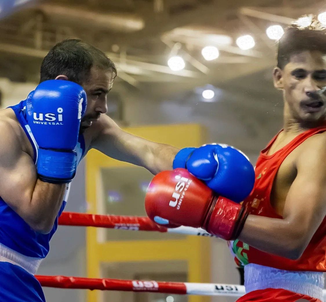 36...जीत का पंच लगाती मीनाक्षी। स्रोत : सोशल मीडिया