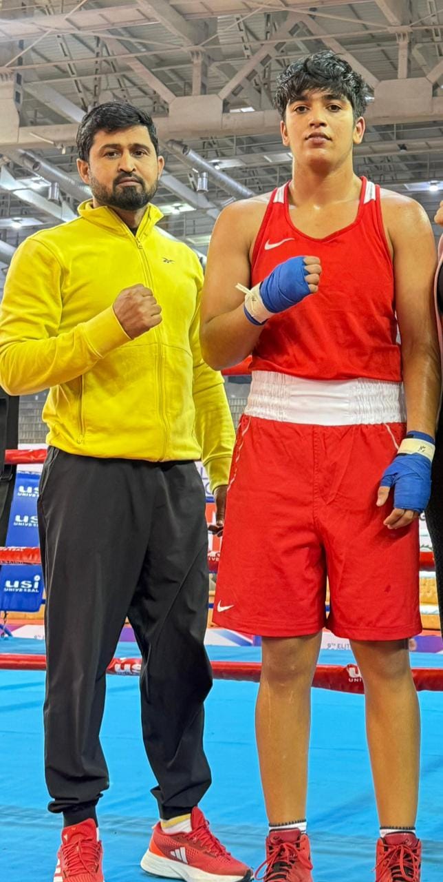 36...जीत का पंच लगाती मीनाक्षी। स्रोत : सोशल मीडिया