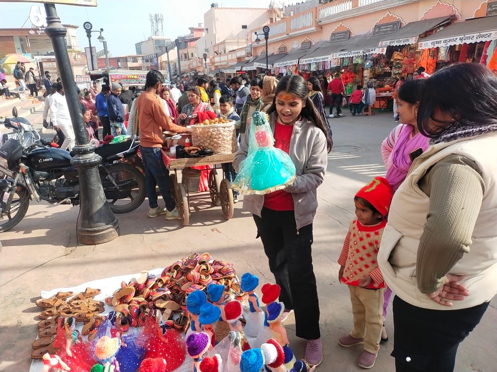 अस्पताल के भवन का निरीक्षण करते प्रभारी मंत्री। अस्पताल के भवन का निरीक्षण करते प्रभारी मंत्री।