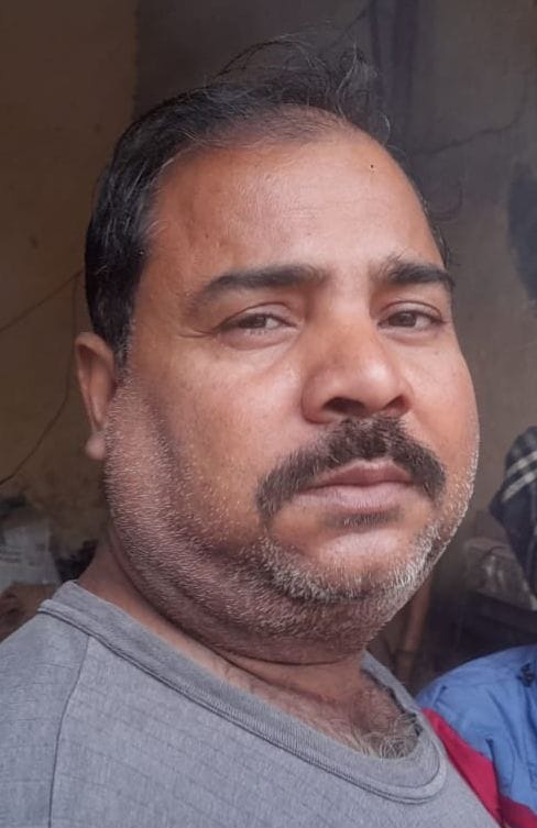 अशरफ, दुकानदार। अशरफ, दुकानदार।