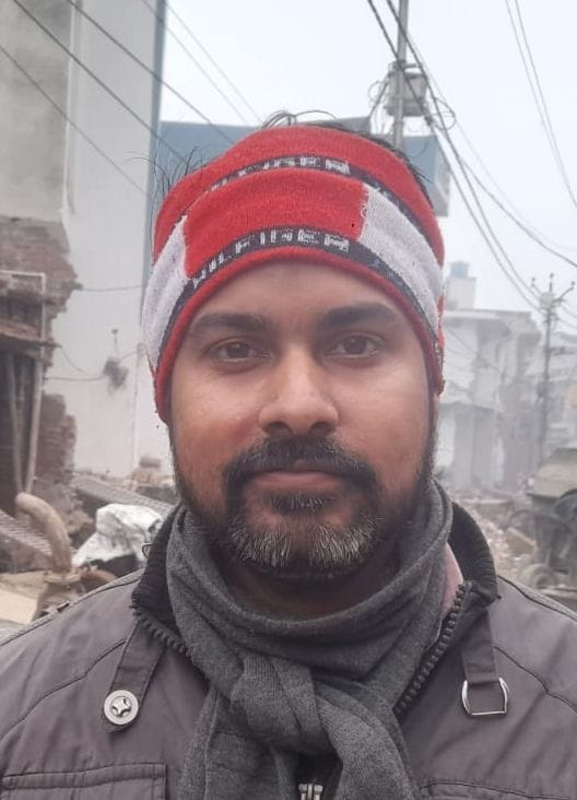 अशरफ, दुकानदार। अशरफ, दुकानदार।