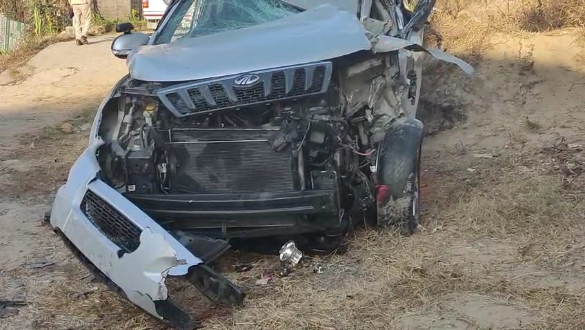 बस में तोड़ फोड़ करता आरोपी। वीडियोग्रैब।