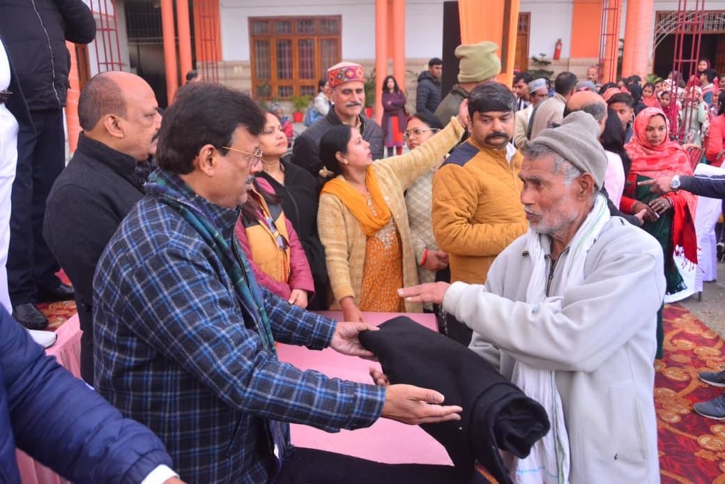 एक हजार से अधिक जरूरतमंदों को बांटे कंबल