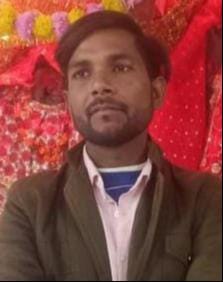 फोटो-10-पति की मौत पर बिलखती पत्नी व परिवार की महिला। संवाद