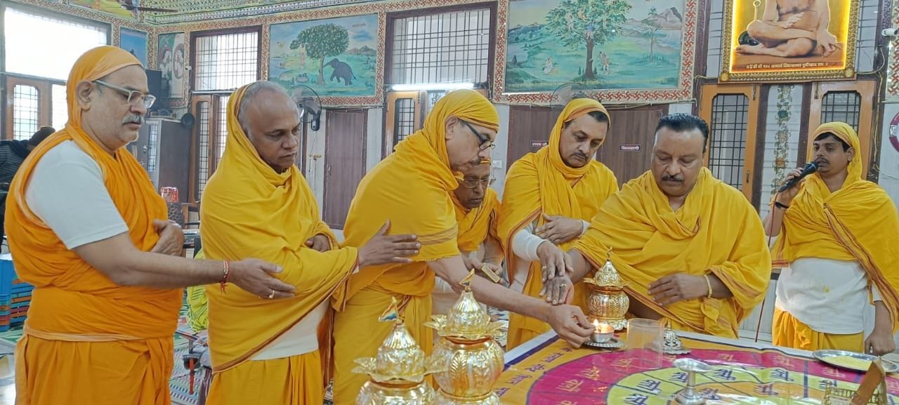 जैन मंदिर में बही श्रद्धा व समर्पण का अविरल धारा जैन मंदिर में बही श्रद्धा व समर्पण का अविरल धारा