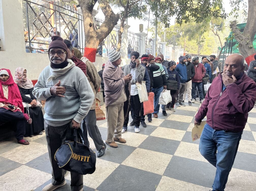 केजीएमयू में पहुंचे दलाल। केजीएमयू में पहुंचे दलाल।