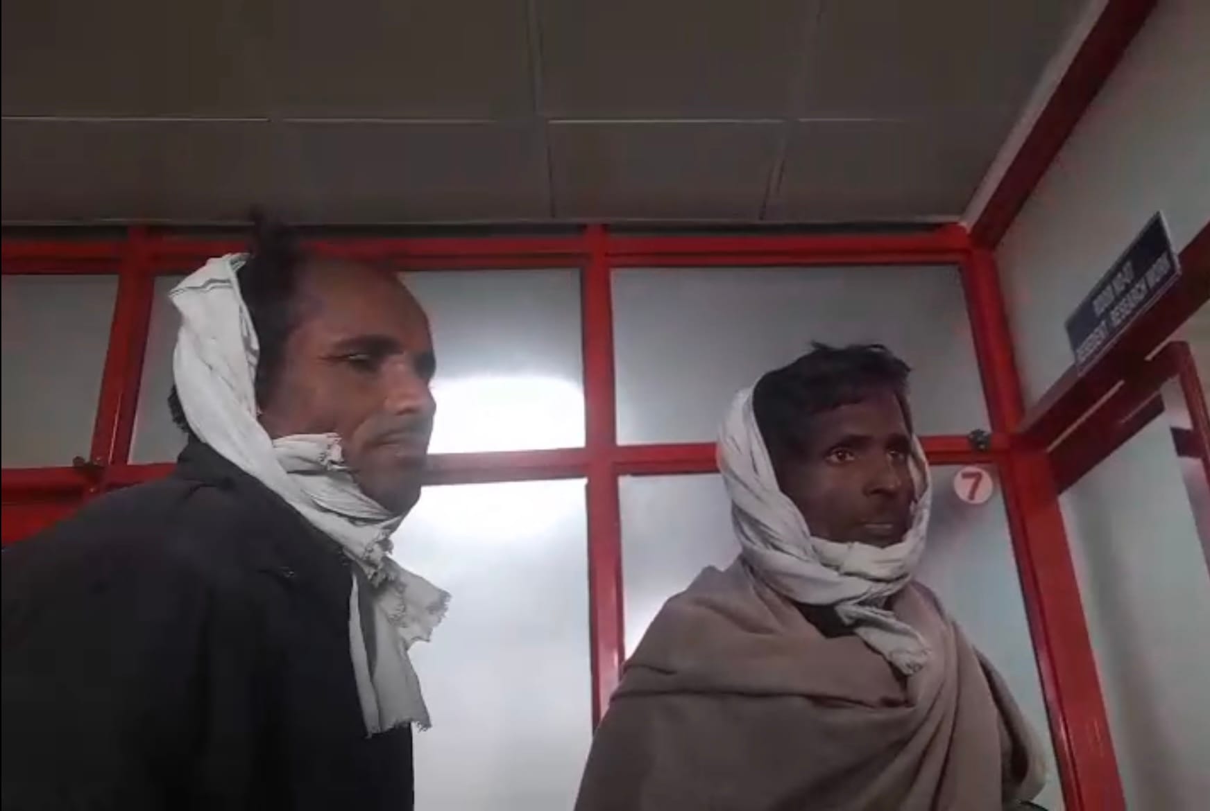 केजीएमयू में पहुंचे दलाल। केजीएमयू में पहुंचे दलाल।