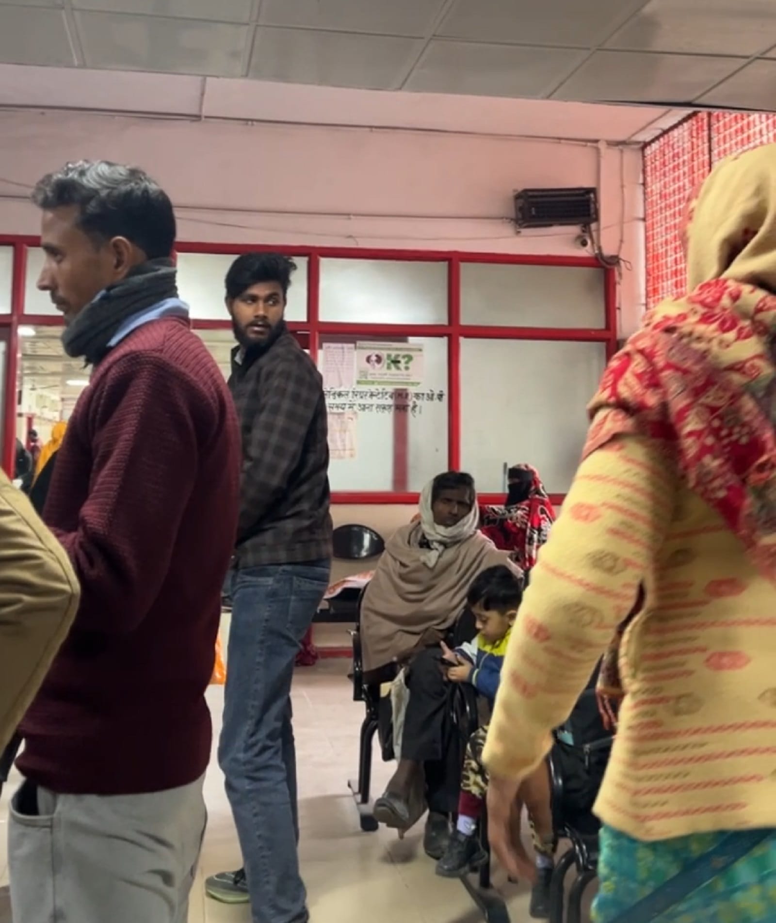 केजीएमयू में पहुंचे दलाल। केजीएमयू में पहुंचे दलाल।