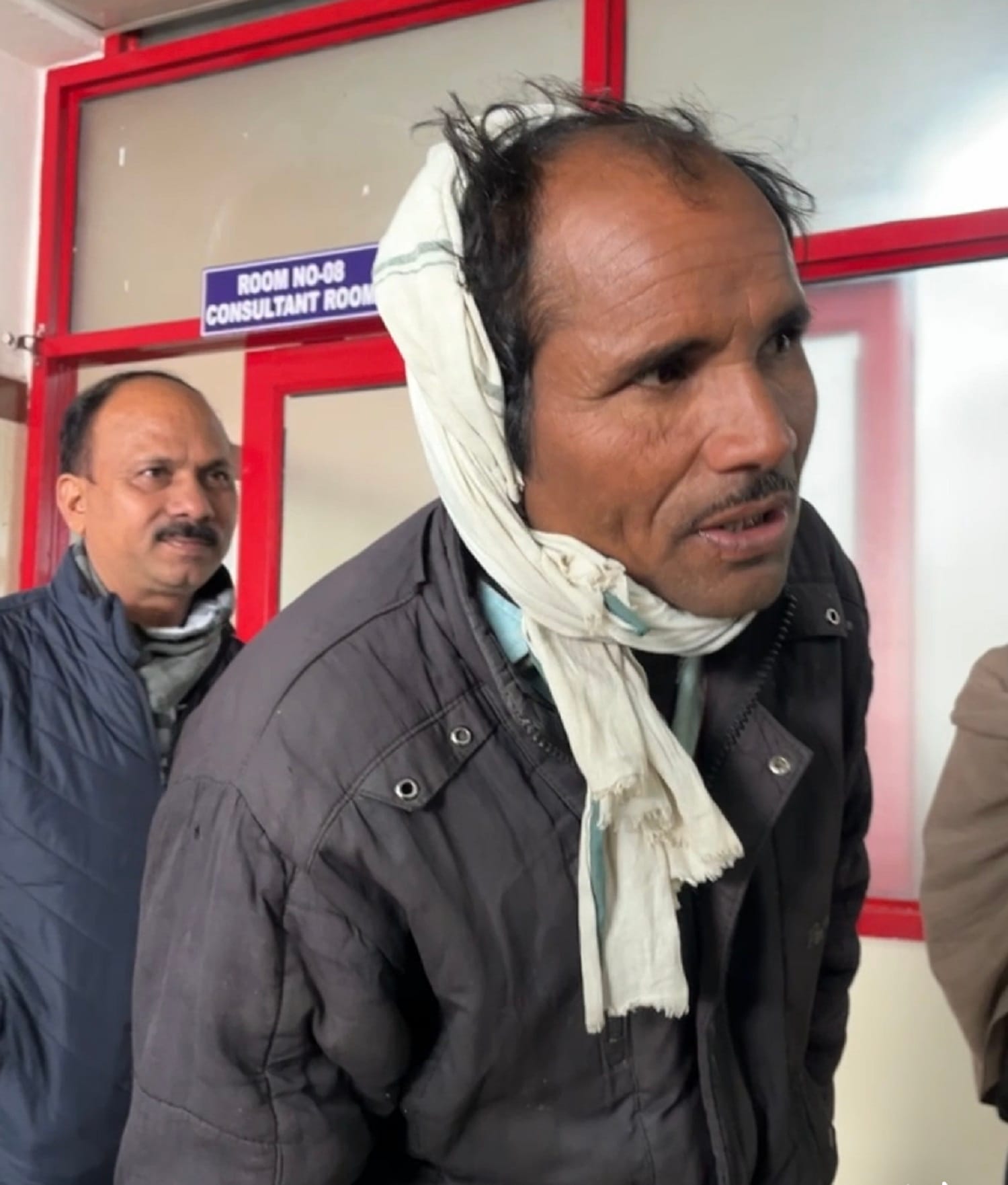 केजीएमयू में पहुंचे दलाल। केजीएमयू में पहुंचे दलाल।