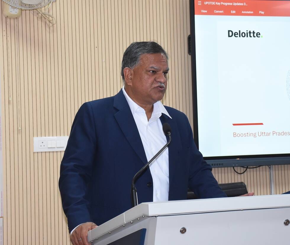 राज्य परिवर्तन आयोग मुख्य कार्यकारी अधिकारी मनोज सिंह का व्याख्यान सुनते युवा। -संवाद राज्य परिवर्तन आयोग मुख्य कार्यकारी अधिकारी मनोज सिंह का व्याख्यान सुनते युवा। -संवाद