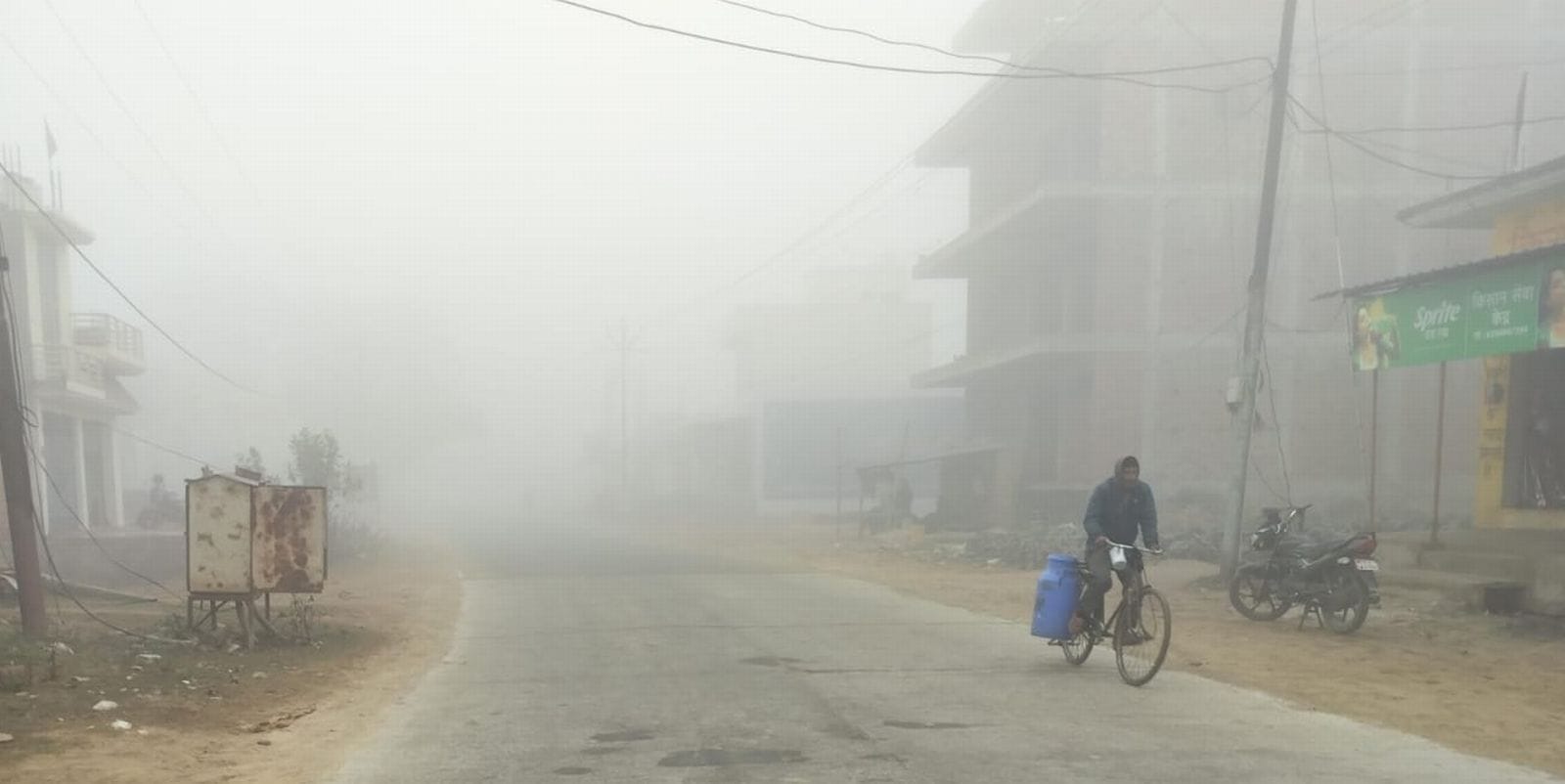 ठंड की वजह से सड़कों पर पसरा सन्नाटा। संवाद ठंड की वजह से सड़कों पर पसरा सन्नाटा। संवाद