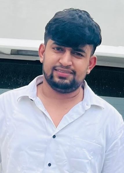 06...रोहतक सोनीपत रोड पर पाकस्मा मोड़ पर हुए सड़क हादसे के बाद क्षतिग्रस्त कार। स्रोत : सोशल मी 06...रोहतक सोनीपत रोड पर पाकस्मा मोड़ पर हुए सड़क हादसे के बाद क्षतिग्रस्त कार। स्रोत : सोशल मी