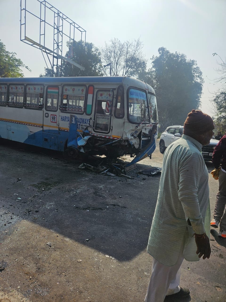 06...रोहतक सोनीपत रोड पर पाकस्मा मोड़ पर हुए सड़क हादसे के बाद क्षतिग्रस्त कार। स्रोत : सोशल मी 06...रोहतक सोनीपत रोड पर पाकस्मा मोड़ पर हुए सड़क हादसे के बाद क्षतिग्रस्त कार। स्रोत : सोशल मी