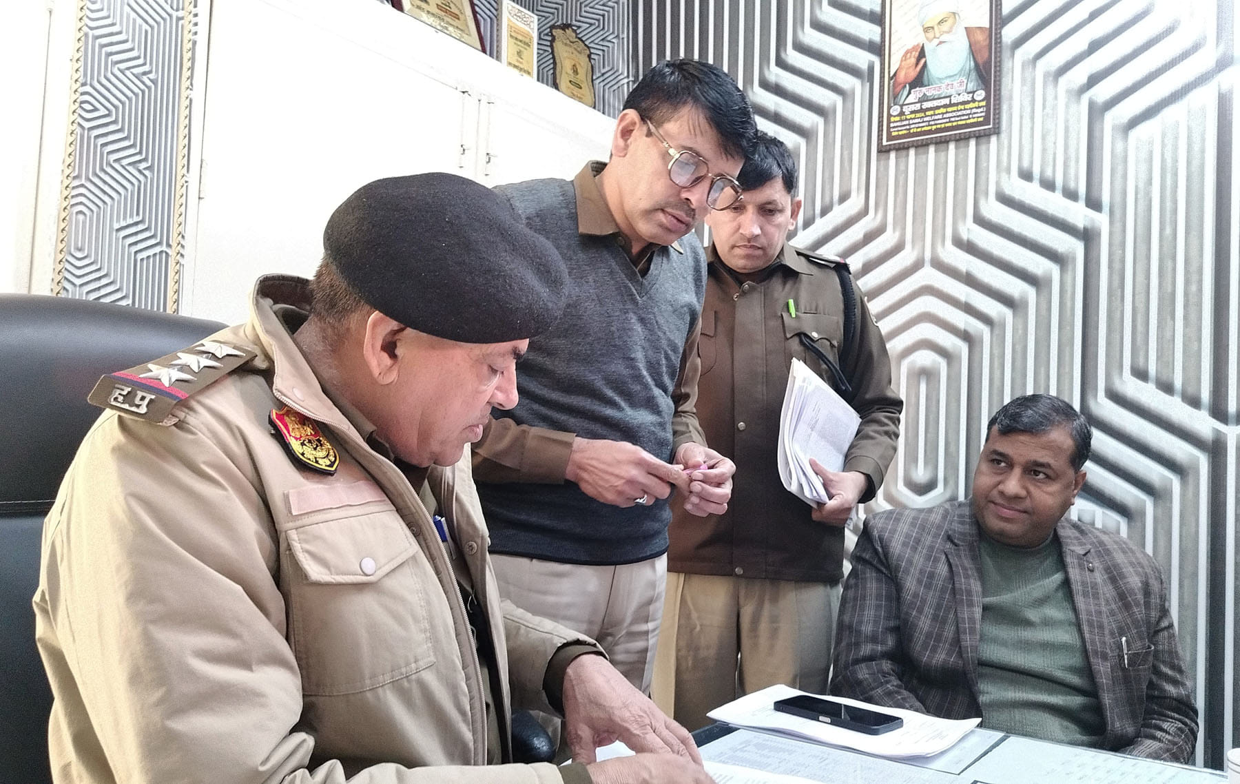 9केएलटी3: कलायत में केमिस्ट पर हमले की घटना को लेकर पुलिस स्टेशन पहुंचे विभिन्न संगठन