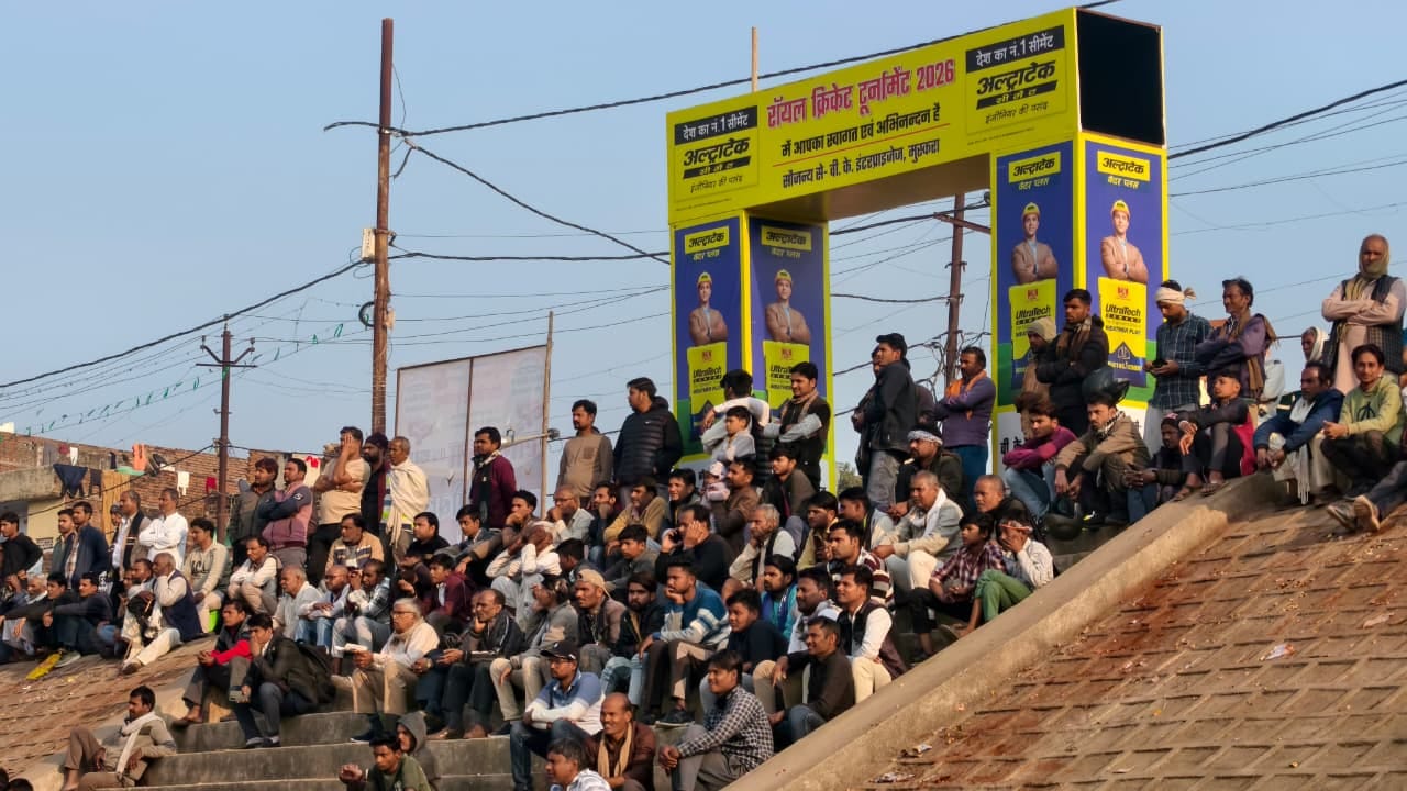 फोटो 10 एचएएमपी 23- गेंद पर शॉट मारता बल्लेबाज। संवाद फोटो 10 एचएएमपी 23- गेंद पर शॉट मारता बल्लेबाज। संवाद