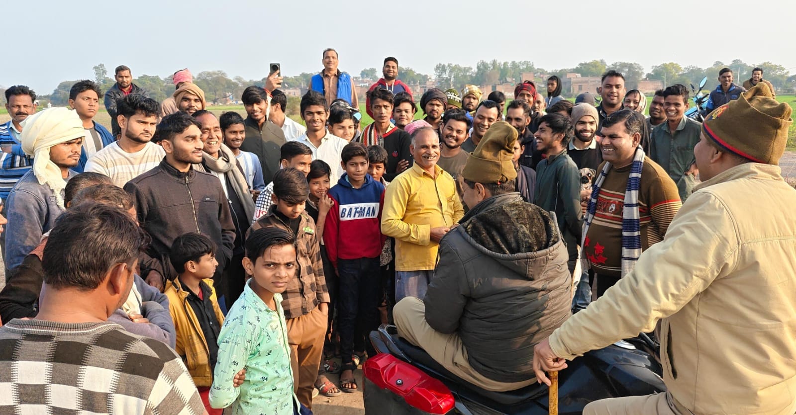 फोटो - 22 खेतों में ड्रोन उड़वाते डीएफओ प्रदीप कुमार। संवाद फोटो - 22 खेतों में ड्रोन उड़वाते डीएफओ प्रदीप कुमार। संवाद