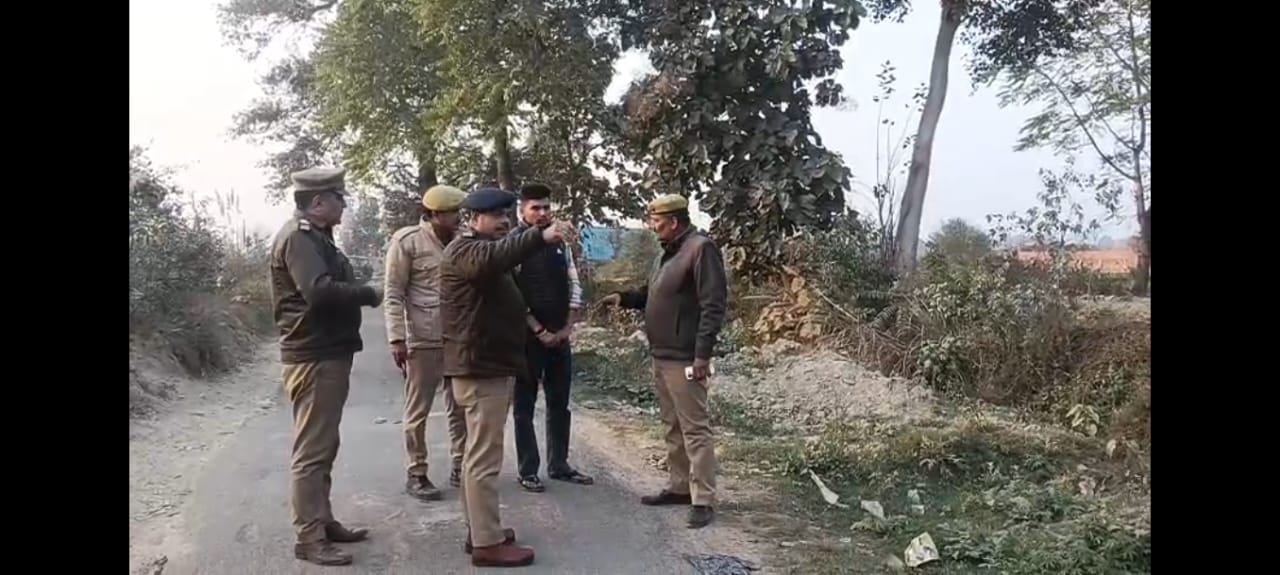 फोटो-34-जिला अस्पताल में भर्ती गोली लगने से घायल युवक। संवाद फोटो-34-जिला अस्पताल में भर्ती गोली लगने से घायल युवक। संवाद