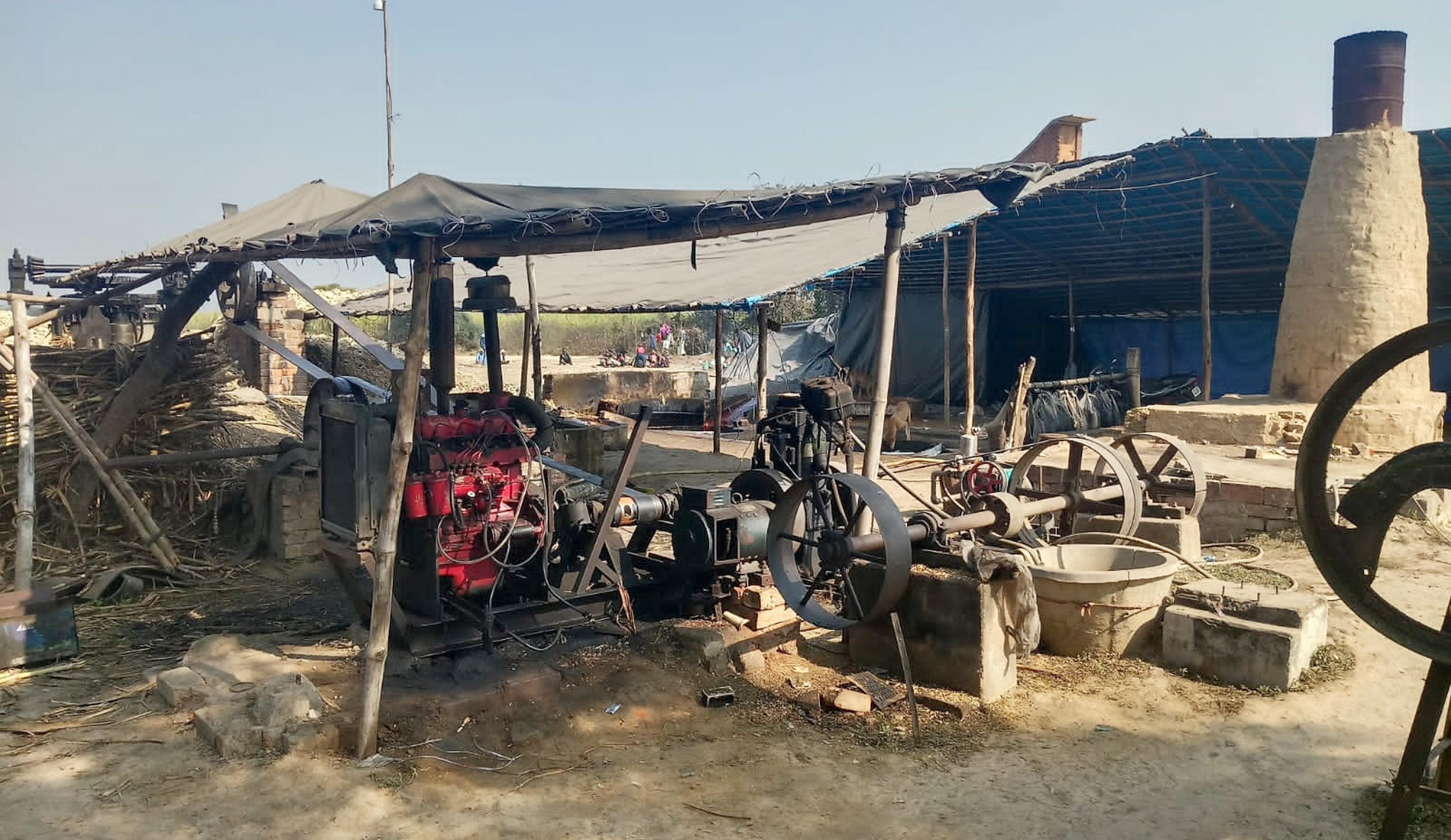 फोटो-34-संचालकाें के भागने के बाद बंद पड़ा प्लांट। संवाद फोटो-34-संचालकाें के भागने के बाद बंद पड़ा प्लांट। संवाद