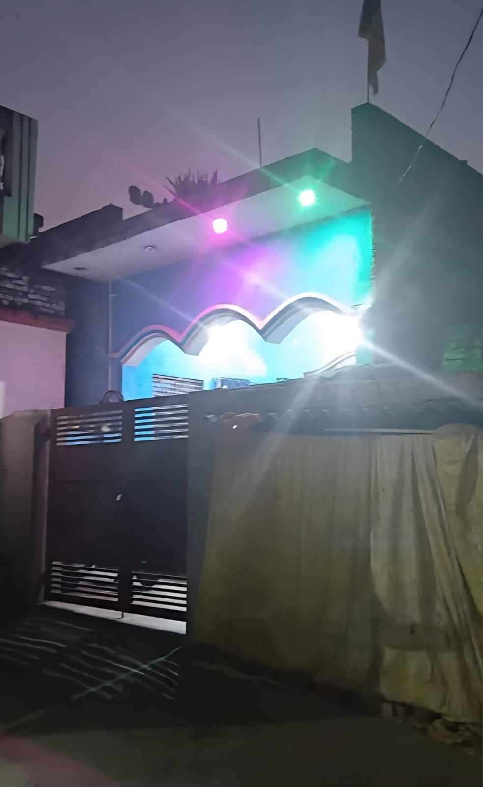 गिरफ्तार आरोपी की कार। संवाद