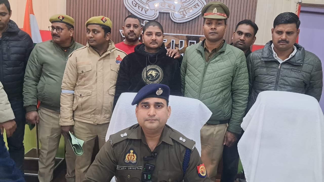 गिरफ्तार आरोपी की कार। संवाद