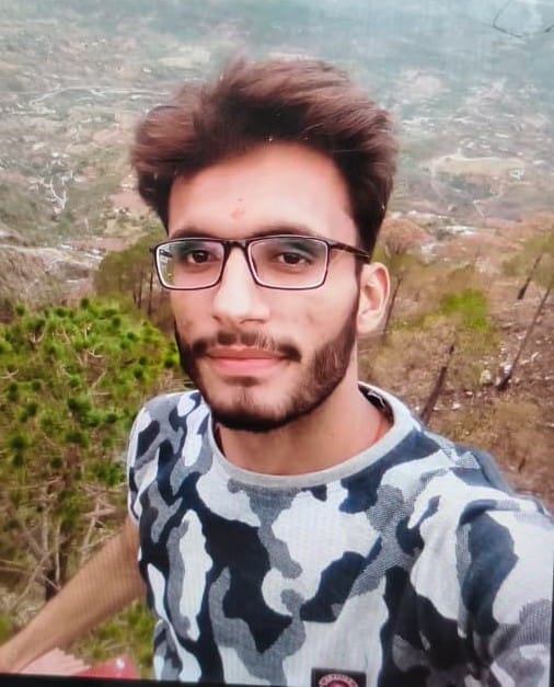 जगाधरी सिविल अस्पताल में मृतक हिमांशु भसीन के परिजनों को संभालते रिश्तेदार। संवाद जगाधरी सिविल अस्पताल में मृतक हिमांशु भसीन के परिजनों को संभालते रिश्तेदार। संवाद