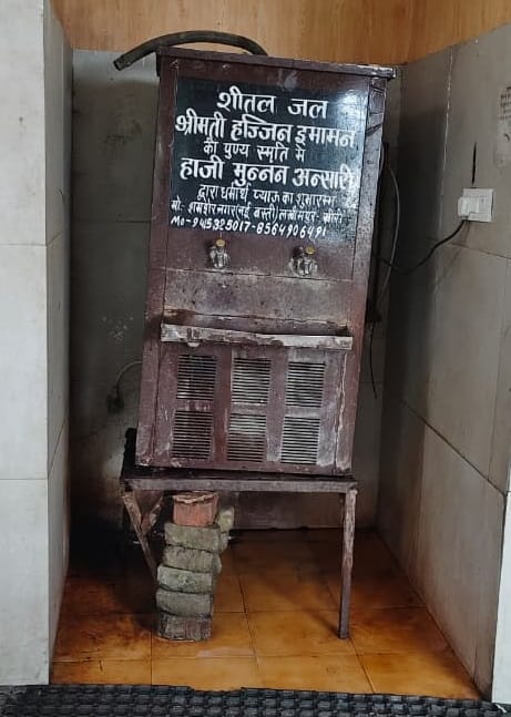 जिला अस्पताल में ओवरहेड टैंक के पास जमा गदंगी। संवाद