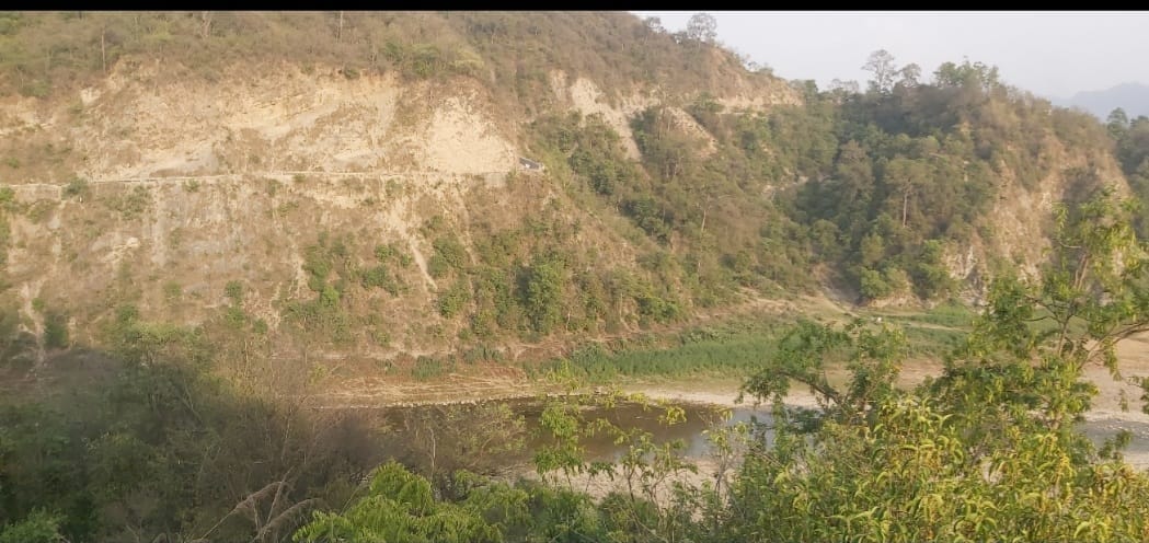 झंडूता क्षेत्र की मांडवा पहाड़ी के पास सड़क। फाइल फोटो