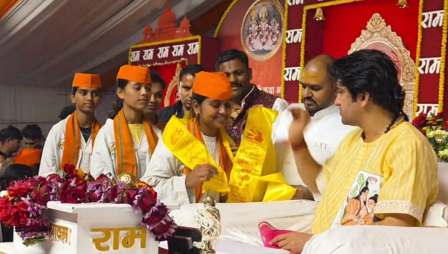 कथाओं से जो धन प्राप्त होता है, उससे मंदिर नहीं बल्कि अस्पताल बनाए जाते हैं : बाबा बागेश्वर