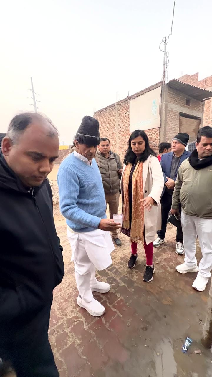लोहिया नगर में दूषित पानी की शिकायत पर पहुंचे महापौर हरिकांत अहलूवालिया लोहिया नगर में दूषित पानी की शिकायत पर पहुंचे महापौर हरिकांत अहलूवालिया