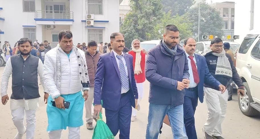 मंत्री की समीक्षा बैठक