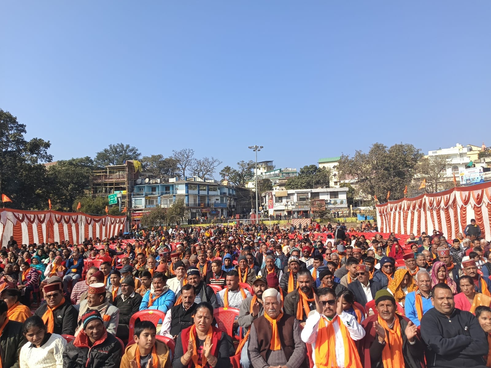 नाहन के चौगान में नगर हिंदू सम्मेलन में प्रस्तुति देते बच्चे। संवाद नाहन के चौगान में नगर हिंदू सम्मेलन में प्रस्तुति देते बच्चे। संवाद