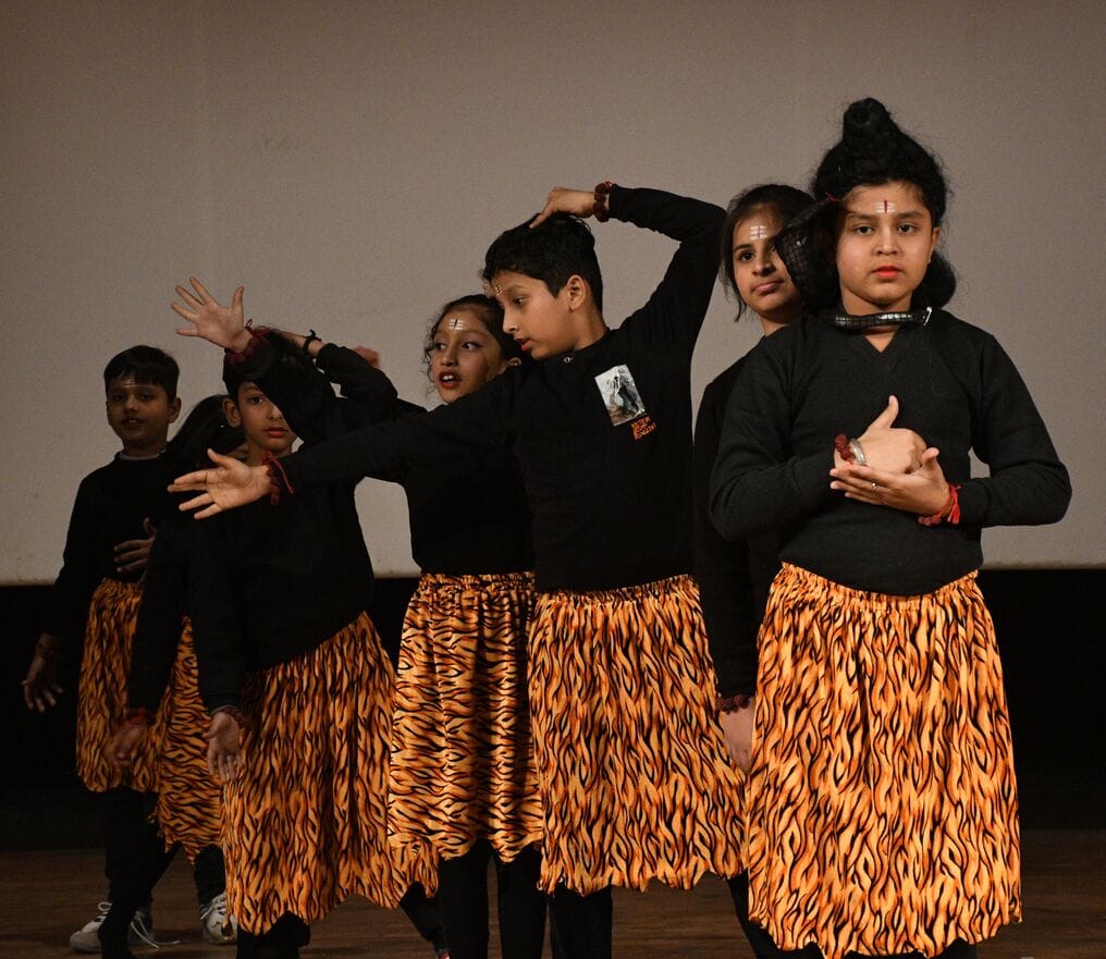 नन्हे कलाकारों ने बिखेरे संस्कृति के खूबसूरत रंग