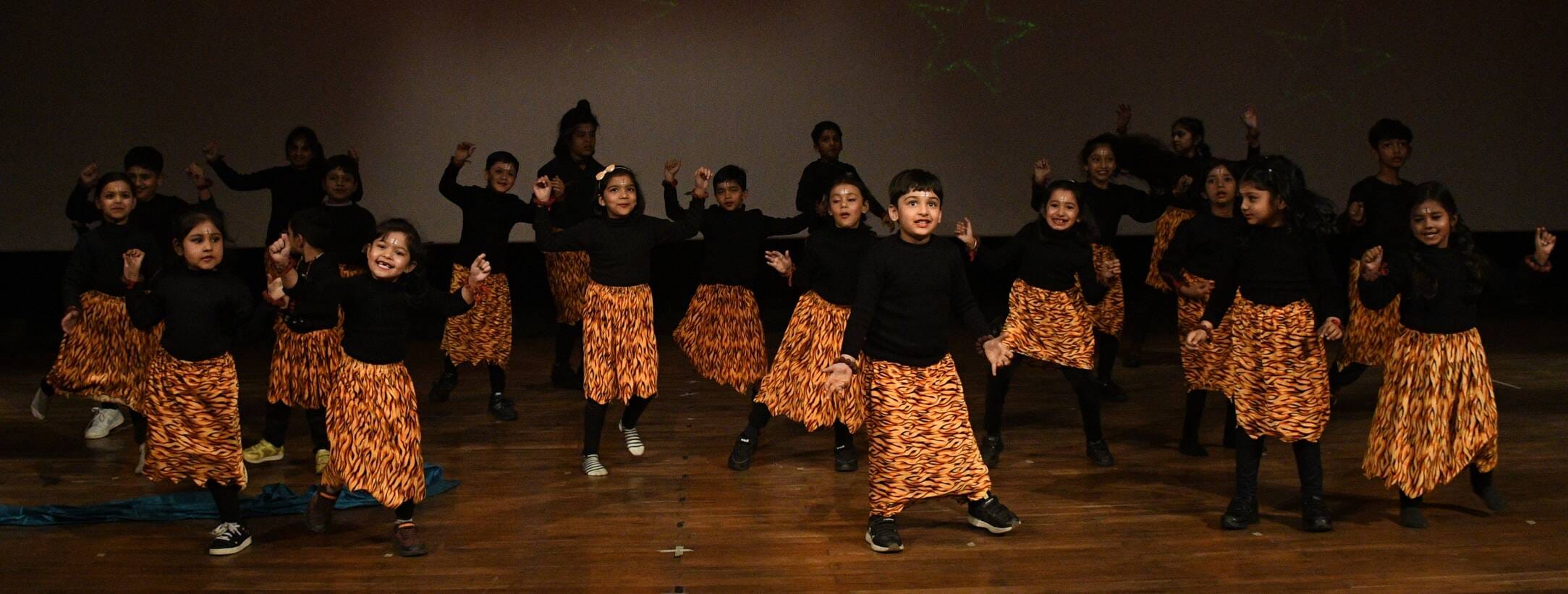 नन्हे कलाकारों ने बिखेरे संस्कृति के खूबसूरत रंग